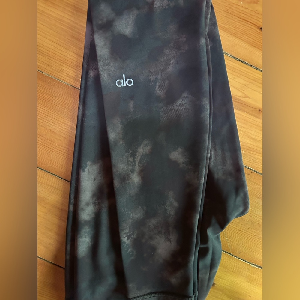 ALO Yoga Black and Brown Leggings